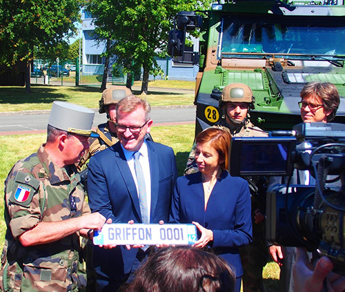 ARQUUS Presents First EBMR Griffon’s License Plate to French Army Chief 
