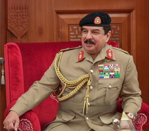 Bahrain’s King Receives Defense Minister, Commander-in-Chief and Chief-of-Staff 