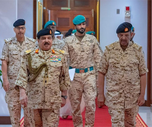 Bahrain’s King Visits General Command of Defence Force