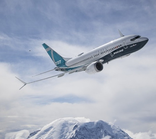 Boeing 737 MAX 7 Completes First Flight