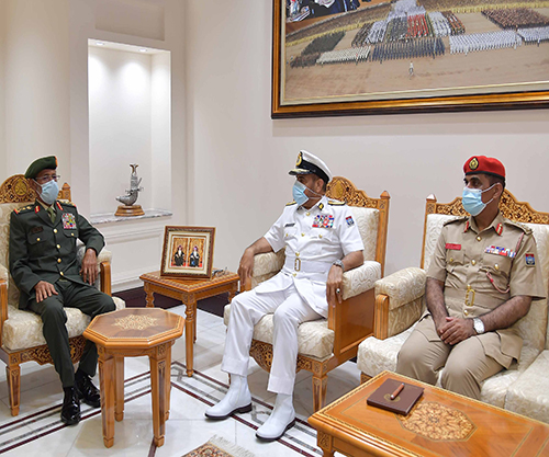 Chief-of-Staff of UAE Armed Forces Concludes Visit to Oman
