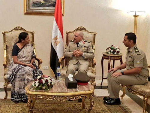 Egyptian Minister of Defense Receives Indian Counterpart