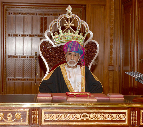 Sultan Qaboos Chairs Oman’s National Day Military Parade