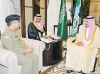 Prince Salman Receives Pakistan’s Defense Attaché