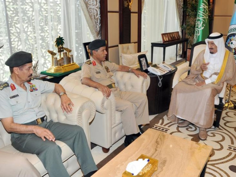Prince Salman Receives Chief of General Staff, Saudi Commanders 