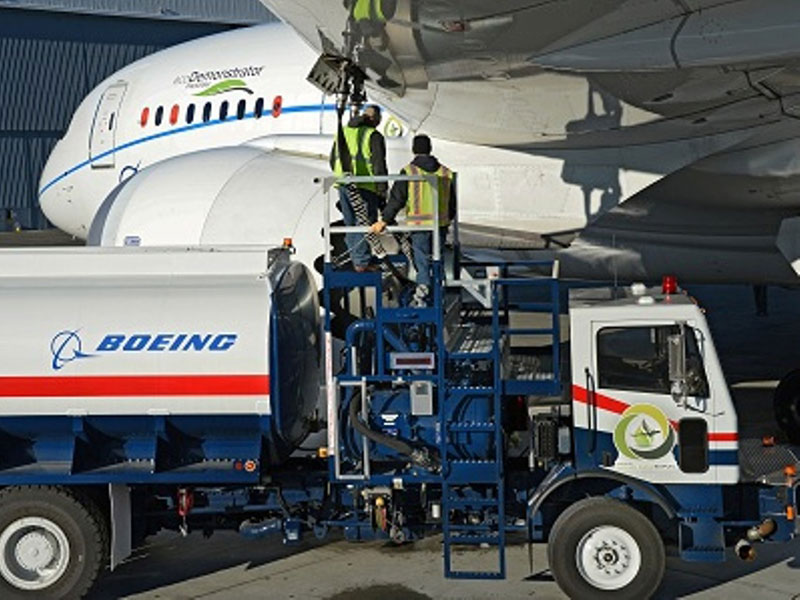 Boeing Conducts World’s First Flight with “Green Diesel”