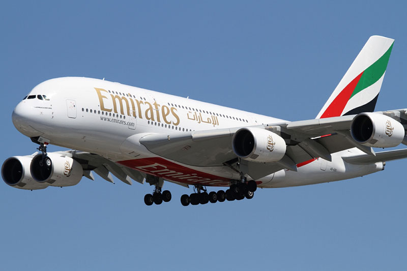 Emirates Rules Out Buying Qantas Stake