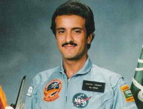 Prince Sultan bin Salman Awarded Space Explorers’ Medal