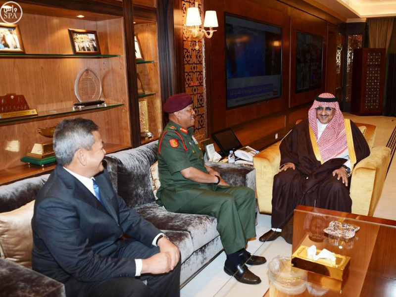 Saudi Interior Minister Meets Commander of Malaysian Army
