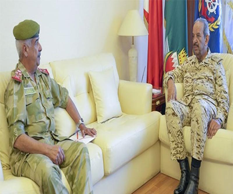 Bahrain’s Commander-in-Chief Receives National Guard Commander, Senior Officers