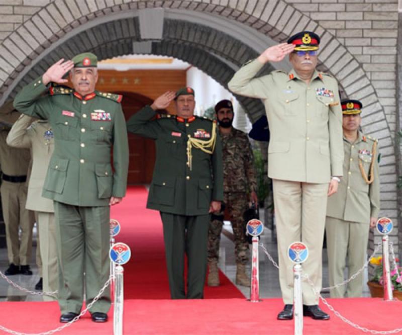 Bahrain’s National Guard Commander Meets Pakistan’s Prime Minister, Top Military Officials