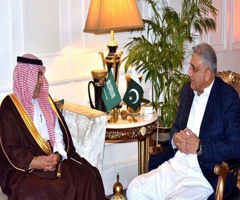 CEO of Saudi MoD Developing Program Meets Pakistan’s Defense Minister & Chief of Staff
