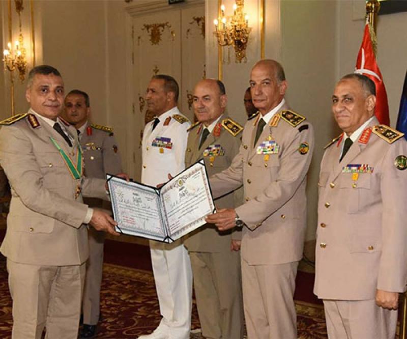 Commander-in-Chief of Egyptian Armed Forces Honors Retired Commanders