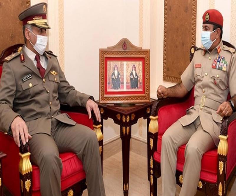 Commander of Qatari Emiri Land Forces Visits Sultanate of Oman