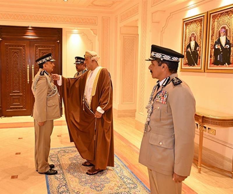 Sultan of Oman Confers Order of Royal Commendation, Excellent Service on Senior Police Officers
