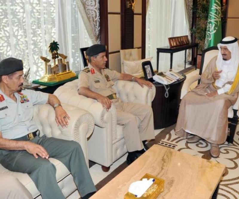 Prince Salman Receives Chief of General Staff, Saudi Commanders