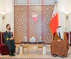 Bahrain’s Deputy Supreme Commander & PM Receives Commander of US Naval Forces Central Command