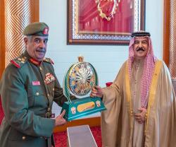 Bahrain’s King Receives National Guard Commander 
