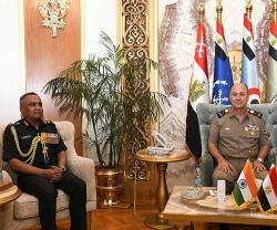 Egyptian Chief-of-Staff Receives Commander of Indian Army