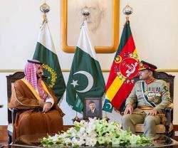 Saudi Defense Minister Attends Pakistan Day Celebrations, Meets Top Officials
