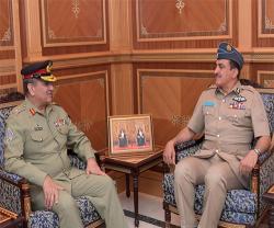 Top Omani Commanders Receive Pakistan’s Director General for International Military Cooperation 