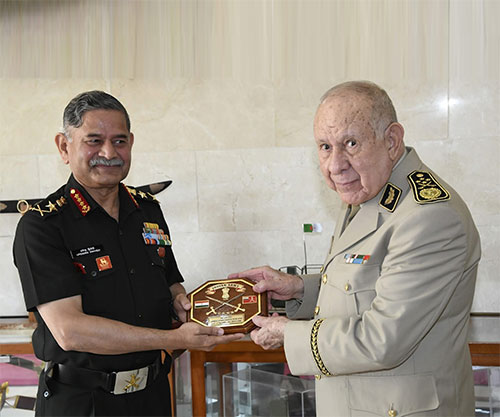 Algerian Military Leaders Receive Chief of Staff of Indian Land Forces 