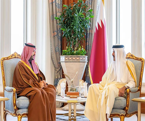 Amir of Qatar Receives Saudi Minister of Defense