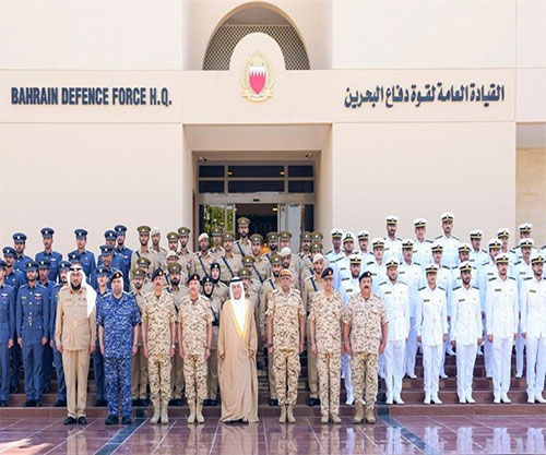 Bahrain’s Defence Affairs Minister Receives Newly Graduated Officers from Military Colleges 