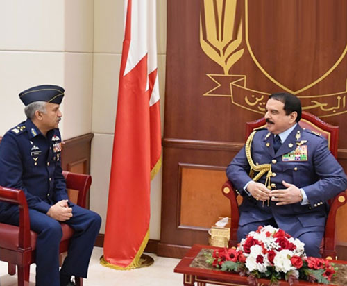 Bahrain’s King Receives Pakistan’s Chief of Air Staff