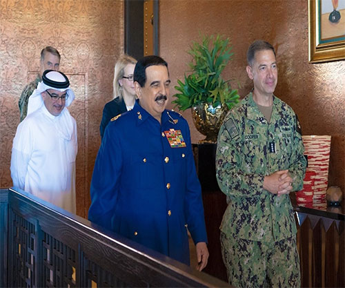 Bahrain’s King Receives US Central Command Commander