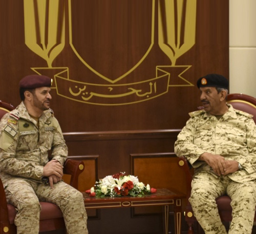 Bahrain Defense Chief Receives Saudi Military Delegation