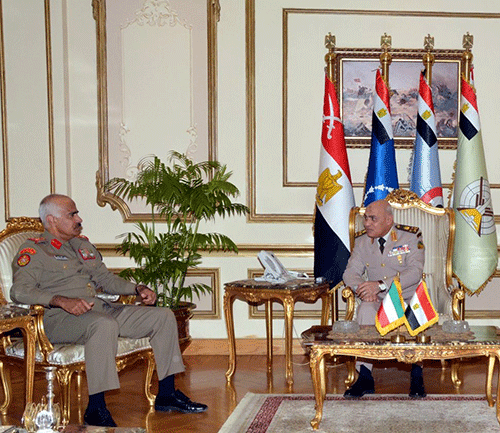 Egypt, Kuwait Army Chiefs Discuss Military Cooperation