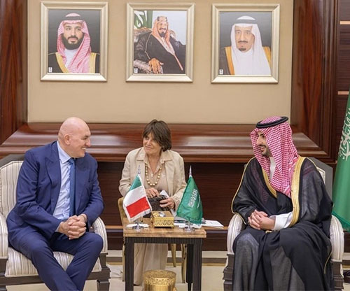 Italian Defence Minister Concludes Visits to Qatar, UAE, Saudi Arabia