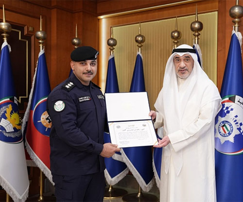 Kuwait’s Interior Minister Honors Two Officers