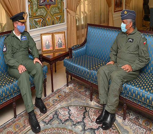Oman’s Air Force Commander Receives UK Chief of Air Staff