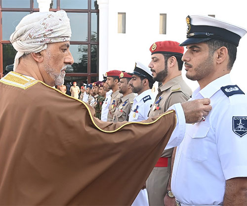 Sultan of Oman Confers Medals on Armed Forces Officers & Personnel