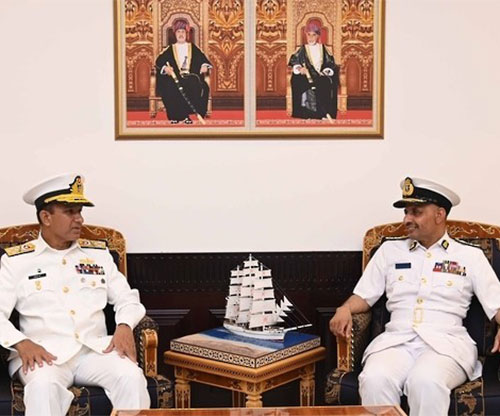 Top Omani Military Officials Receive Chief-of-Staff of Pakistan’s Navy