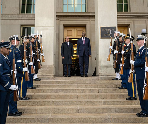 US Secretary of Defense Receives Egyptian President at the Pentagon