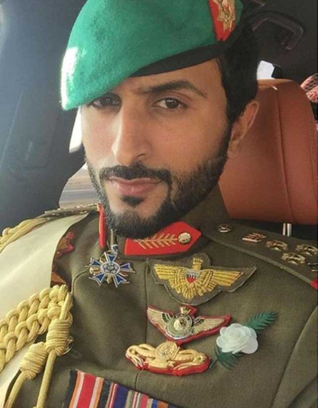 Bahrain Guard Commander Receives Sandhurst Graduates