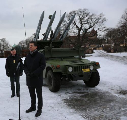 From left, Ine Eriksen Søreide Minister of Defence Odin Johannessen Chief of Staff Army and Geir Håøy CEO KONGSBERG