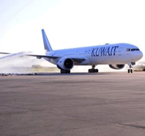 (L to R): Capt. Eisa Al-Hadad and First Officer Yousef Karam preparing for KAC’s first B777-300ER commercial flight