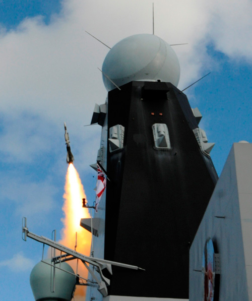 Sea Viper firing - HMS DUNCAN - October 2014 - copyright MBDA