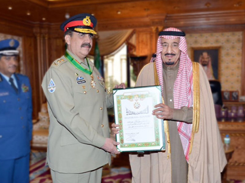 Saudi Crown Prince Meets Top Pakistani Chiefs