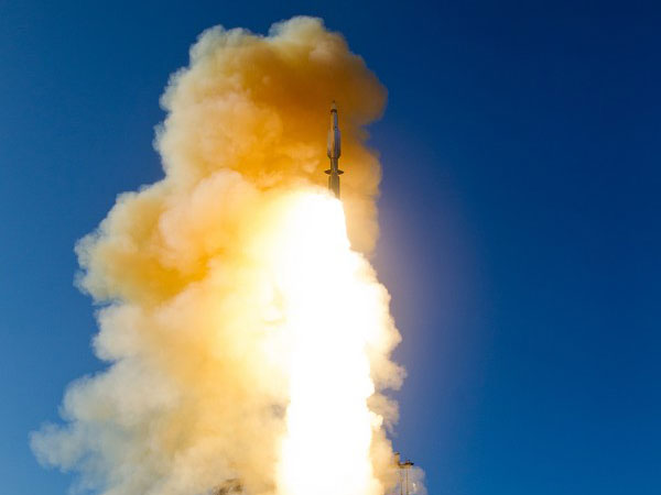 US Navy Launches 2 Raytheon SM-3 Missiles at Single Target