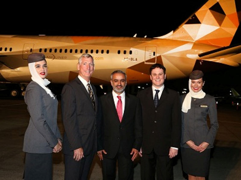 Etihad, Boeing Celebrate Roll Out of First Dreamliner