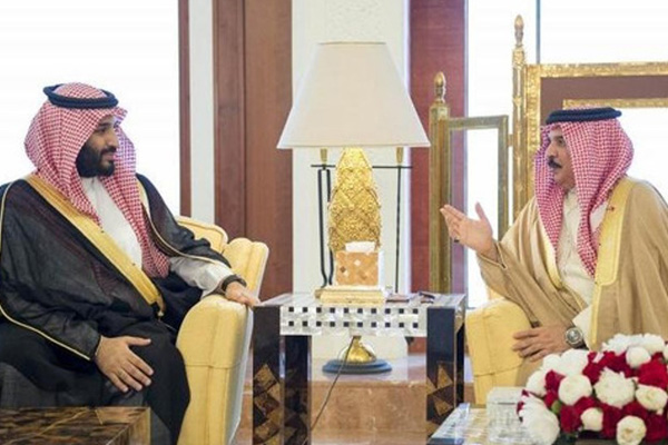 Bahrain’s King Receives Saudi Defense Minister
