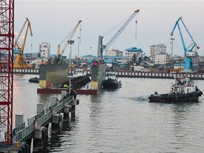 Iranian Navy Launches 150-Ton Floating Dock