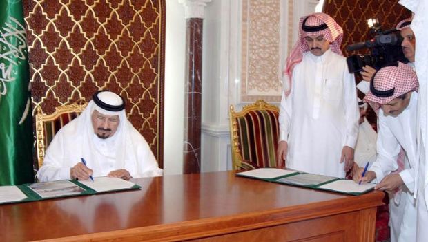 Prince Sultan Signs Saudi Airport Deals
