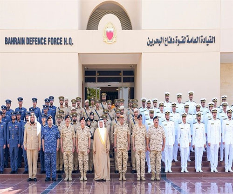Bahrain’s Defence Affairs Minister Receives Newly Graduated Officers from Military Colleges 