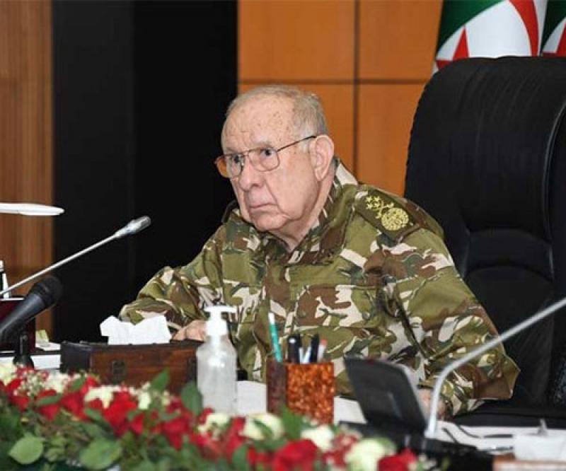 Chief of Algerian Staff Pays Inspection Visits to Republican Guard, Naval Forces Commands